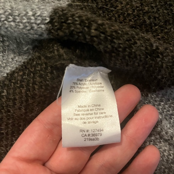 Cozy Plaid Heartloom Sweater Medium - Picture 5 of 7